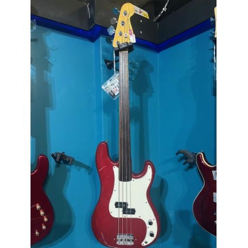 Fender Fretless Bass.jpg