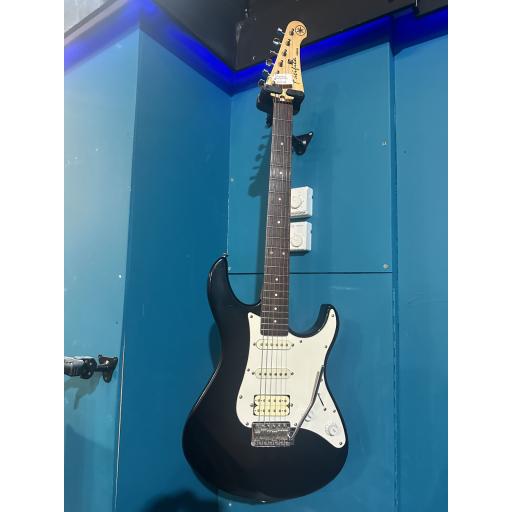 Pre Loved Yamaha Pacifica Electric Guitar in black